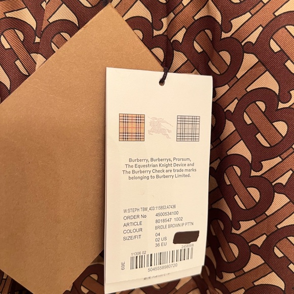 🆕 brand new with tags.Burberry whole logo Skirt - Picture 3 of 5